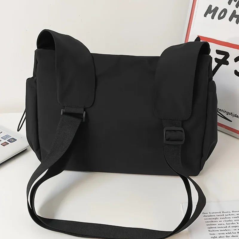 Women’s Fashion Crossbody Bag with Drawstring Detail – Spacious Zipper Shoulder Purse with Stylish Bag Charm