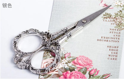 Retro Nail Art Scissors – Stainless Steel Cuticle Precision Tool for Nail Salon, Pedicure & Beauty Grooming Kit