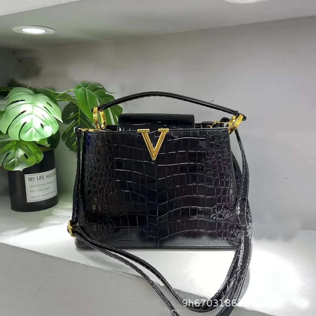 26x10x18cm Women’s Clutch Bag — Designer Crossbody & Shoulder Handbag, Travel Tote Purse