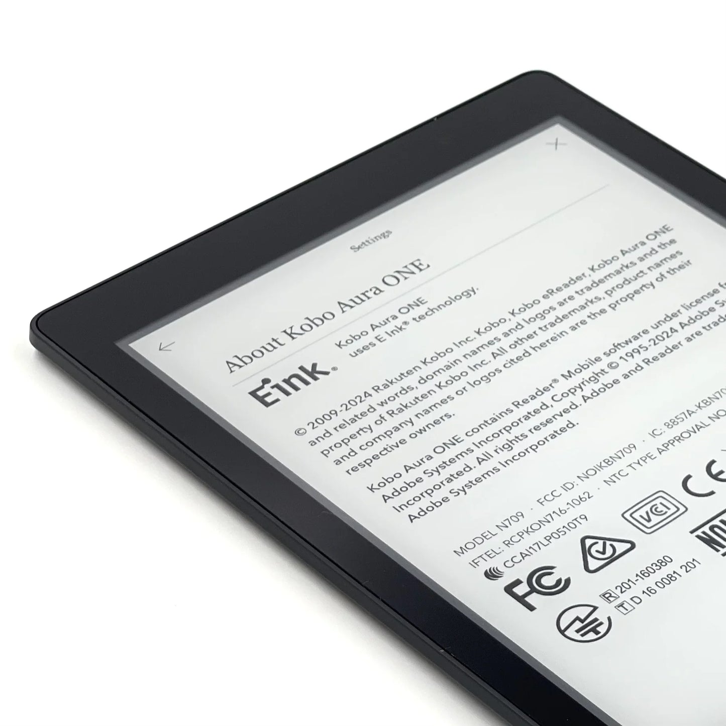 KOBO Aura One 7.8" E-Reader | 300PPI HD Carta E-Ink, IPX8 Waterproof, 8GB WIFI, Two-Color Light
