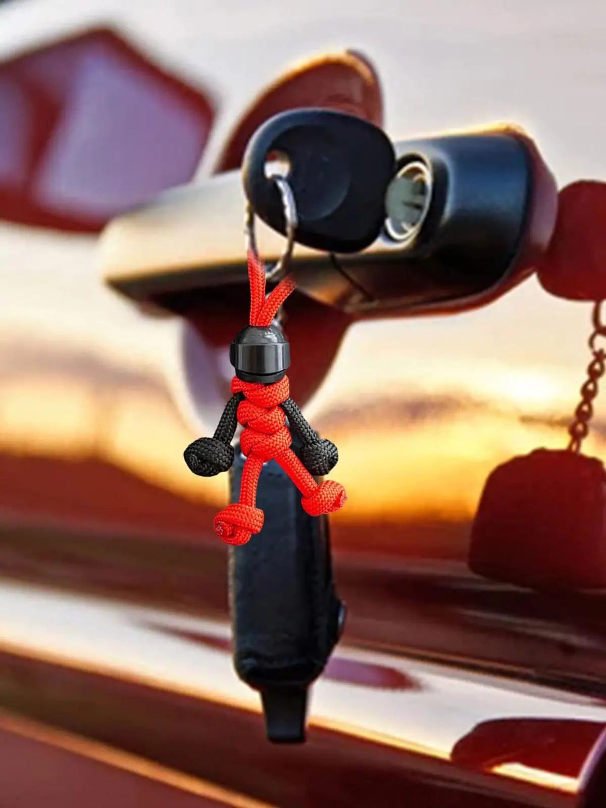 Handmade Building Block Biker Helmet Keychain – Braided Paracord Bag Pendant for Backpack & Doll Hanging