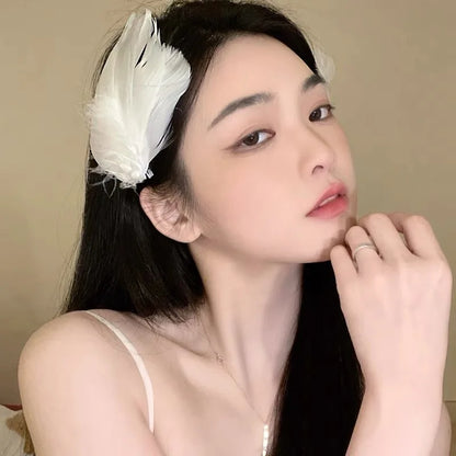 White Swan Feather Hairpin – Ballet Style Side Clip with Faux Pearl for Girls, Party & Stage Performance Accessories