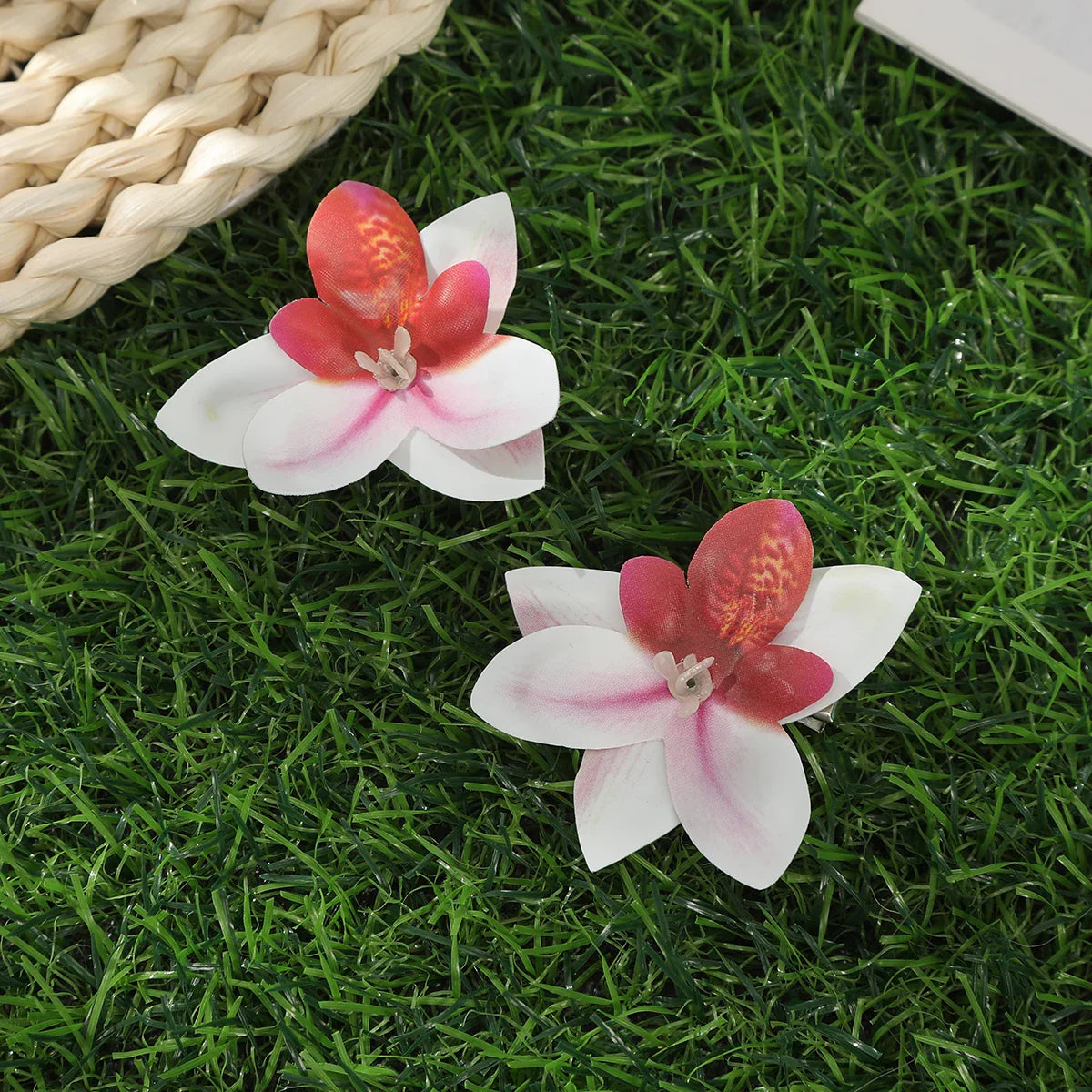 Simulated Orchid Flower Hairpins – White & Pink Hair Clips for Women, Summer Travel Seaside Fashion Headwear