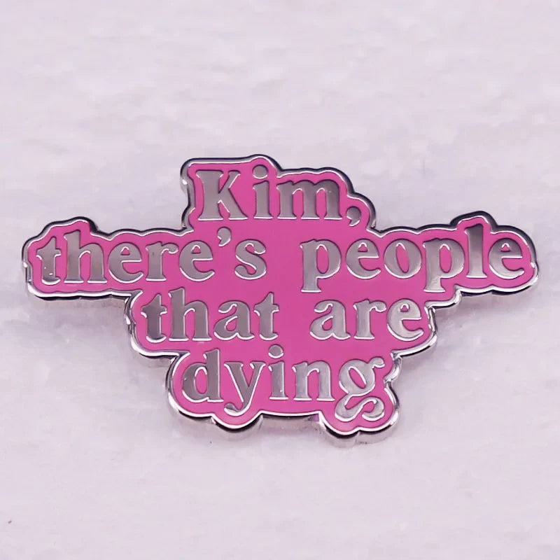 Kim Kardashian “There’s People That Are Dying” Enamel Pin Badge – Funny Pink Quote Jewelry Brooch for Bags & Clothing Accessories
