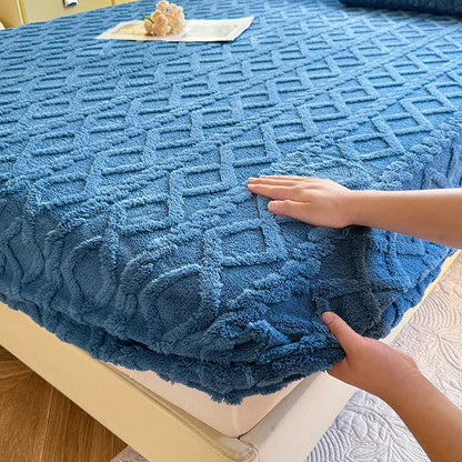Winter Warm Coral Fleece Fitted Bed Sheet – Thick Fluffy Mattress Cover with Elastic Band for Single, Queen & King Beds