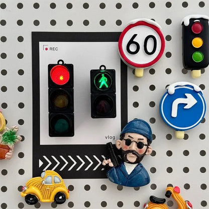 1/4Pcs Mini Simulation Electronic Traffic Light Keychain – LED Pedestrian Light Toy for Kids’ Learning & Gifts