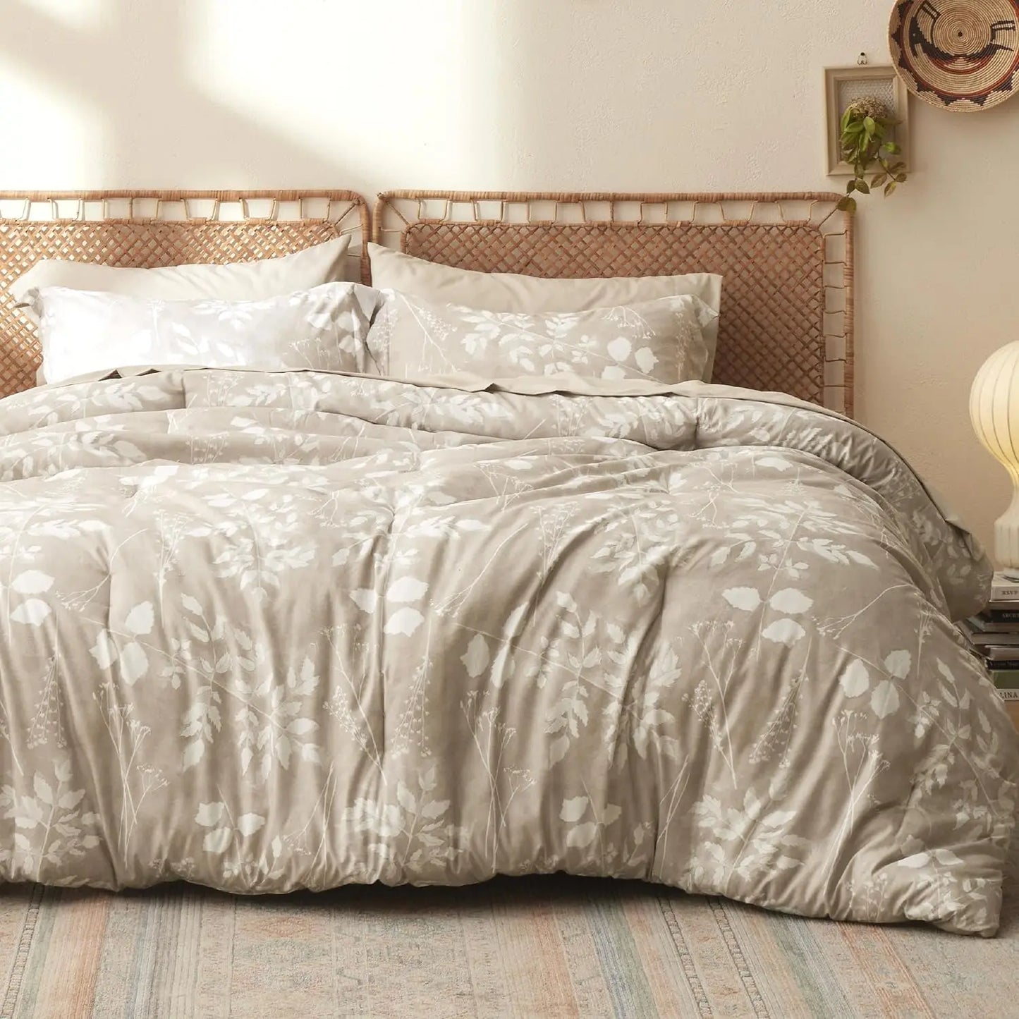 Bedsure 7-Piece Floral Comforter Set – Reversible Botanical Bedding with Sheets, Pillowcases & Shams