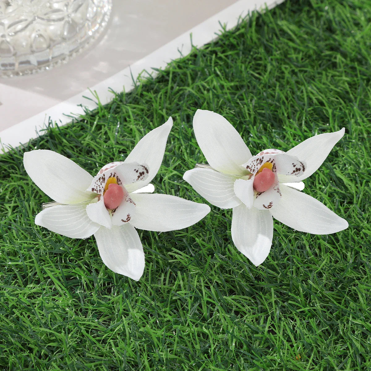 Simulated Orchid Flower Hairpins – White & Pink Hair Clips for Women, Summer Travel Seaside Fashion Headwear