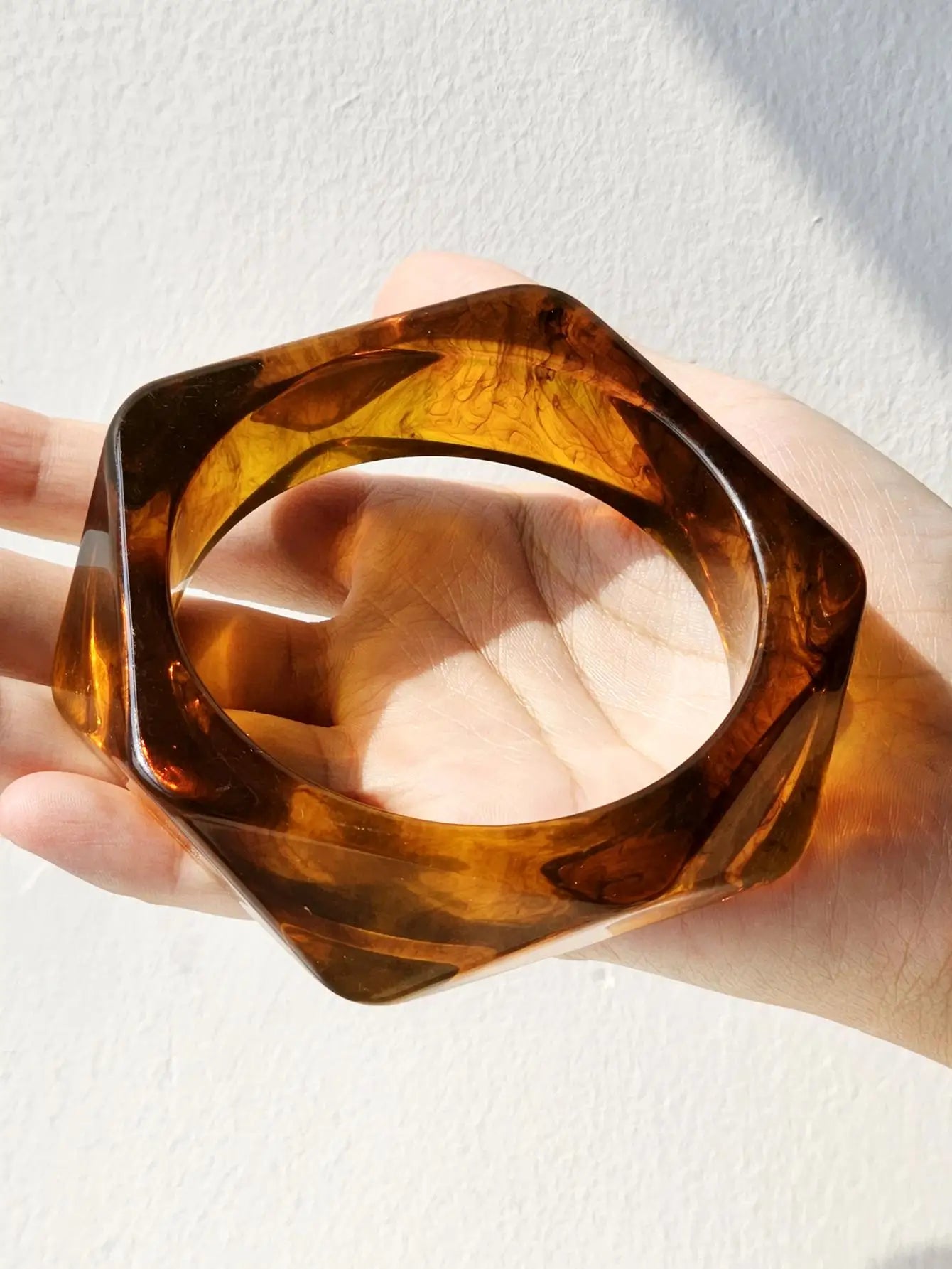 Creative Retro Geometric Chunky Brown Resin Bracelet – Autumn Winter Sweater Bangle for Women 2025