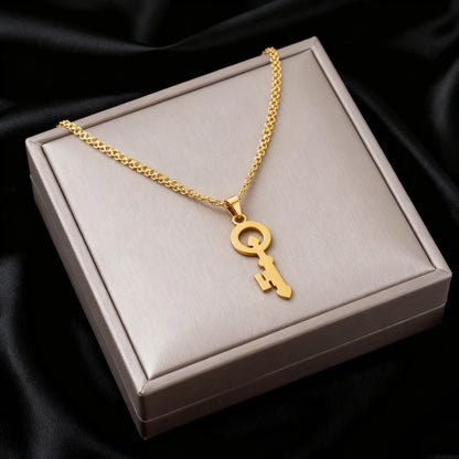 Luxury Gold Stainless Steel Letter Necklace – Minimalist Women’s Jewelry for Daily Wear & Gift