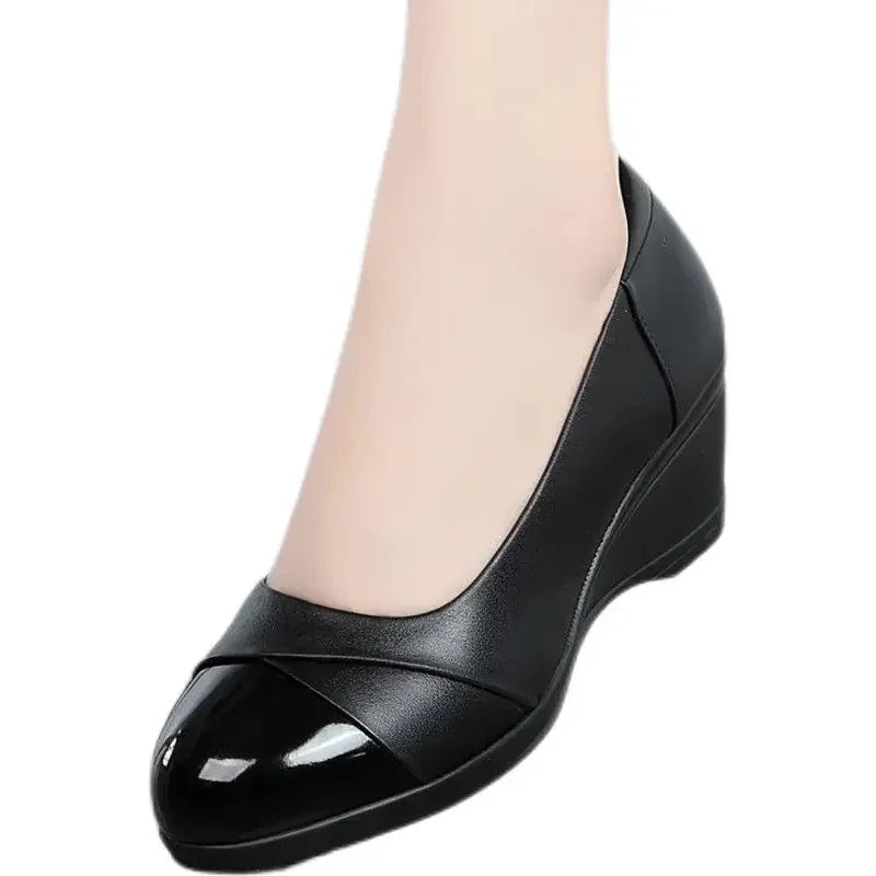 Women’s Lightweight Wedge Heel Shoes – Spring & Autumn Casual Black Leather Pumps for Home & Outdoor Comfort