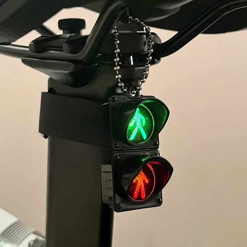 1/4Pcs Mini Simulation Electronic Traffic Light Keychain – LED Pedestrian Light Toy for Kids’ Learning & Gifts