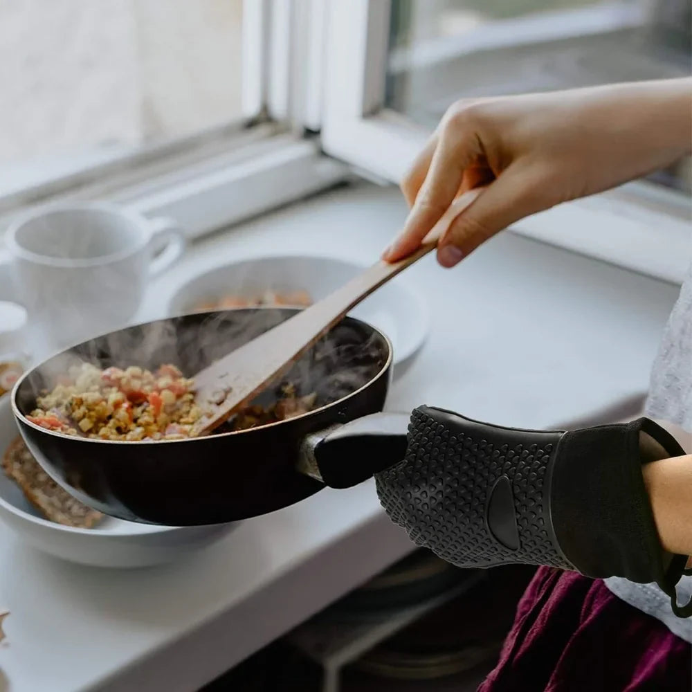 Heat-Resistant Silicone Gloves – Non-Slip Oven Mitts for Kitchen, BBQ, Baking & Cooking with Canvas Stitching