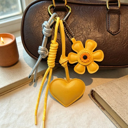 Vintage Leather Flower Heart Bag Charm Keychain – Handmade Boho Tassel Pendant for Tote Bags, Aesthetic Fashion Accessory for Women & Girls