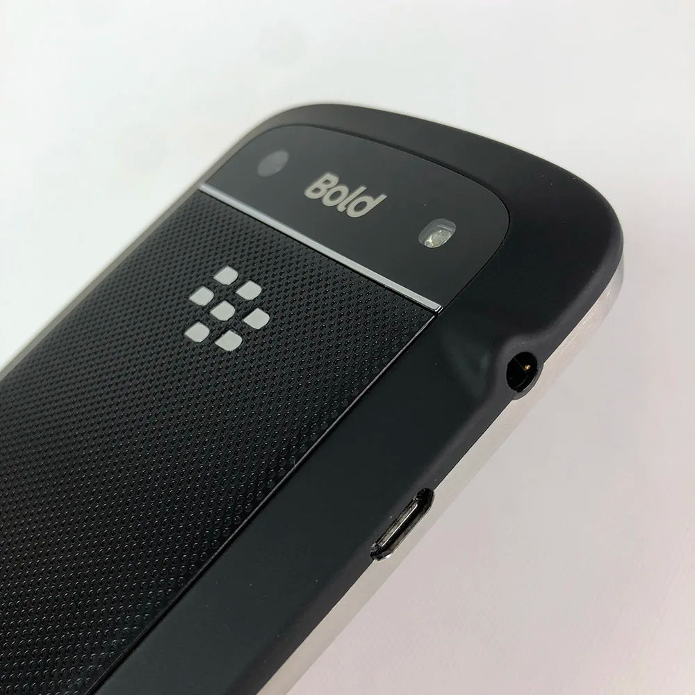 BlackBerry Bold Touch 9900 3G Unlocked Mobile Phone – QWERTY, 2.8" Screen, 5MP Camera, 8GB ROM, BlackBerryOS Dakota Magnum