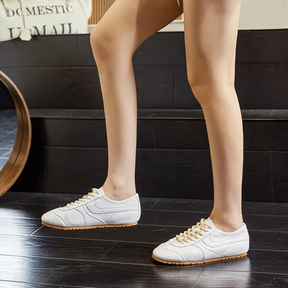 German 2025 Women’s Leather Sneakers — Retro Lace-Up Flat Training Shoes, Large Size Forrest Gump Style