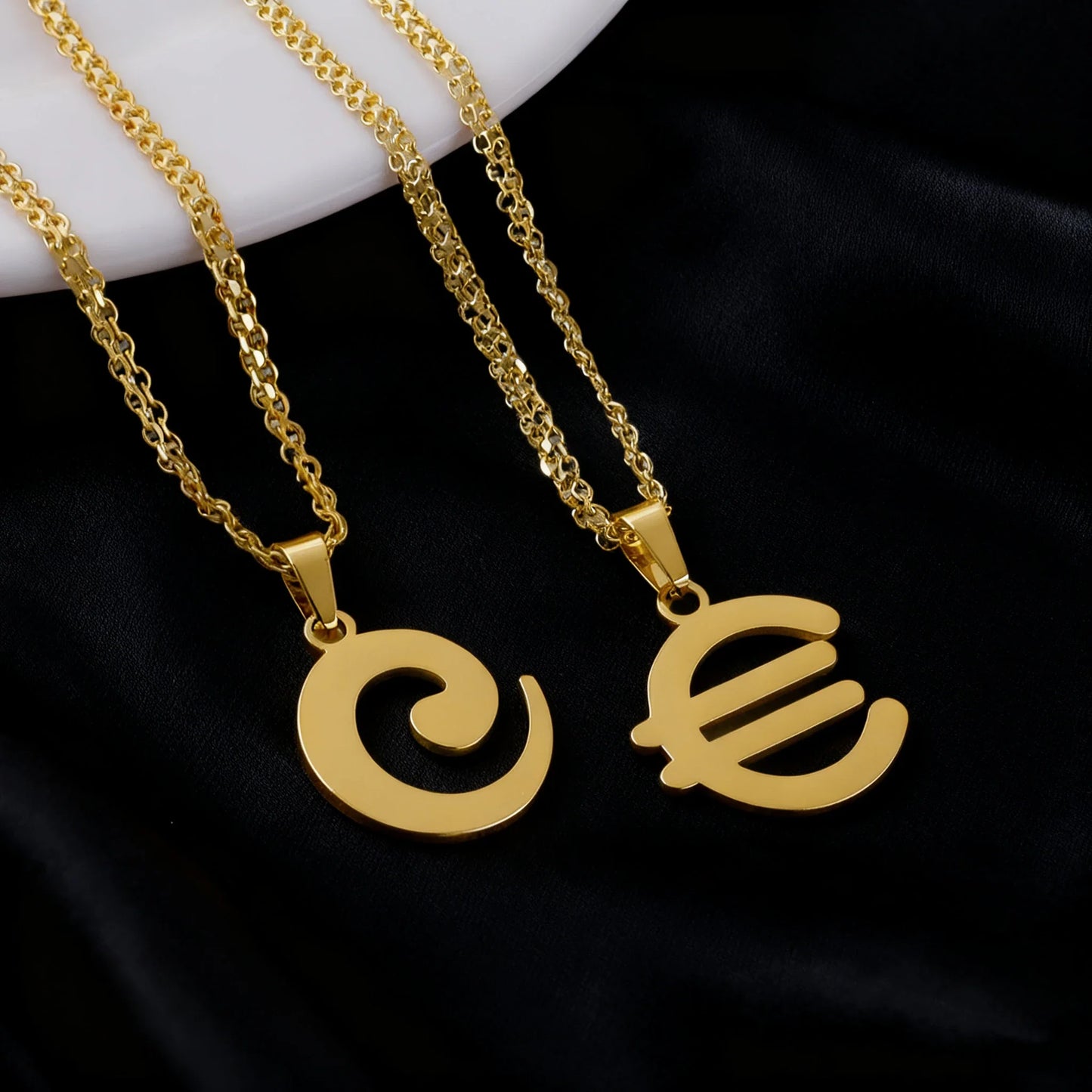 Luxury Gold Stainless Steel Letter Necklace – Minimalist Women’s Jewelry for Daily Wear & Gift