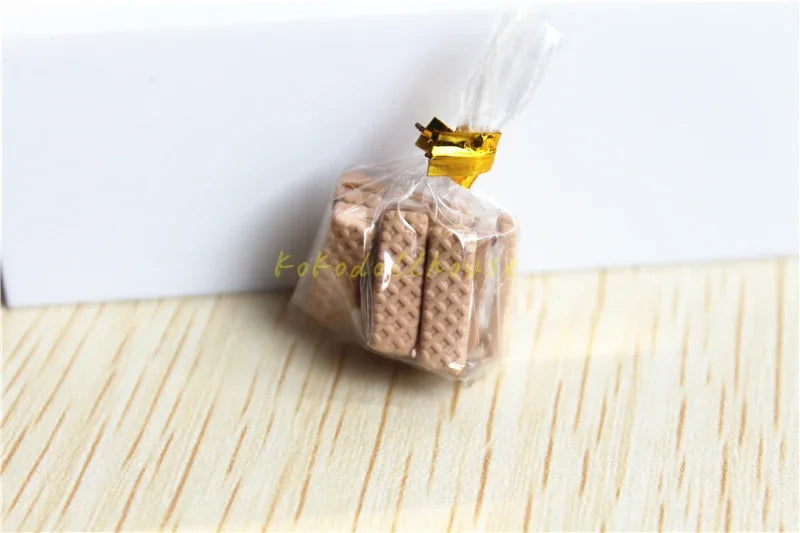 1/12 Miniature Dollhouse Cake – Pretend Play Dessert Toy for Blythe & BJD Dolls