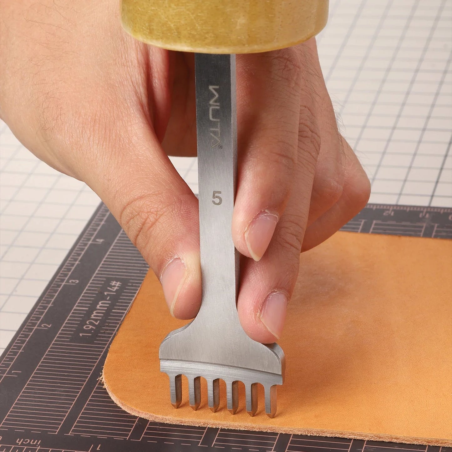WUTA Leather Chisel Tool – Diamond Pricking Iron with 3/4/5/6mm Hole Punch for Stitching & Leathercraft