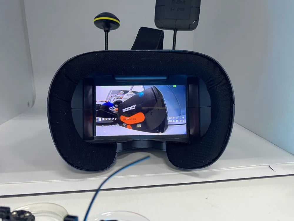 008D 5.8G 40CH 4.3" HD FPV Goggles with DVR & Battery – Diversity Video Headset for RC Drone EV800D