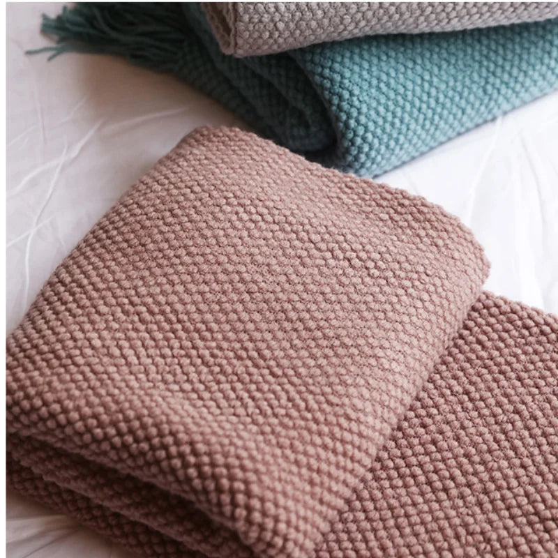 Textile City Knitted Blanket – Thick Waffle Corn Grain Embossed Throw with Tassels, Winter Warm Bedspread 130x240cm