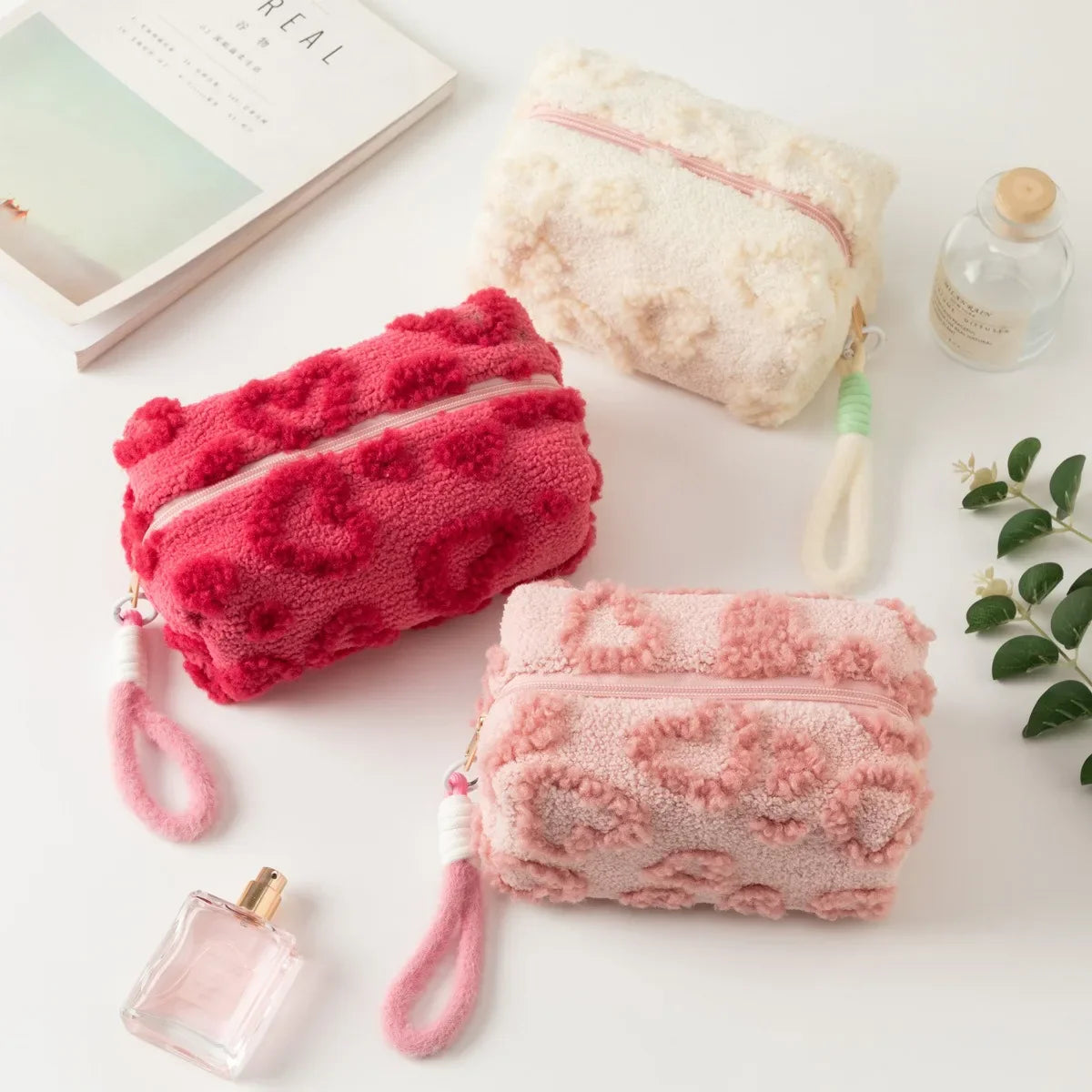 Ins Sweet Plush Makeup Bag – Large Capacity Cute Cosmetic & Toiletries Storage, Portable Travel Bag