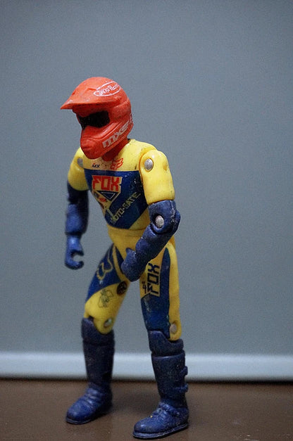 3.75-Inch Male Soldier Motorcycle Driver Figure – 1:18 Scale Off-Road Racer Collectible Model & Static Ornament