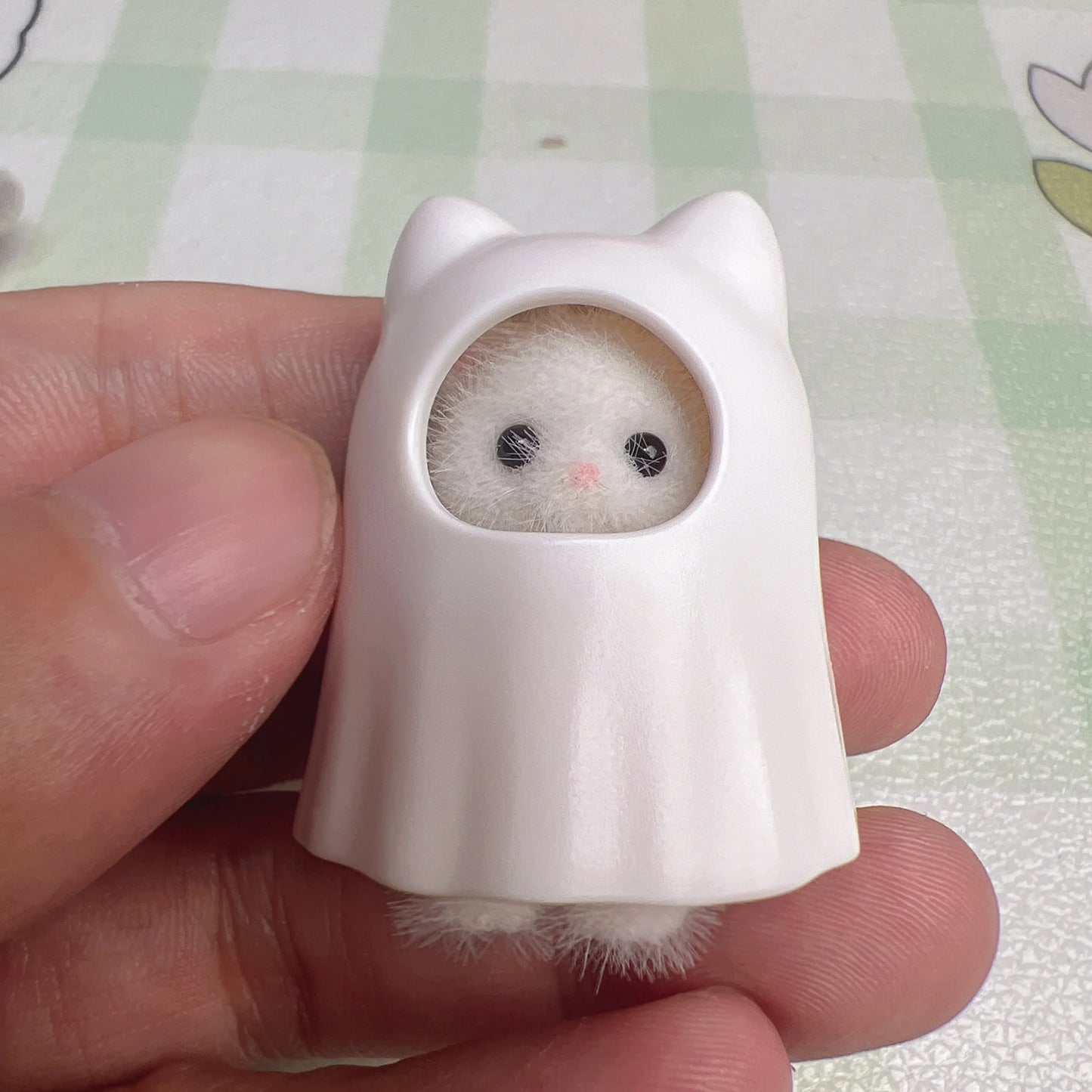 Sylvanian Families Blind Keychain Accessories – Original Mini Figures & Kids’ Toy Kitchen Set