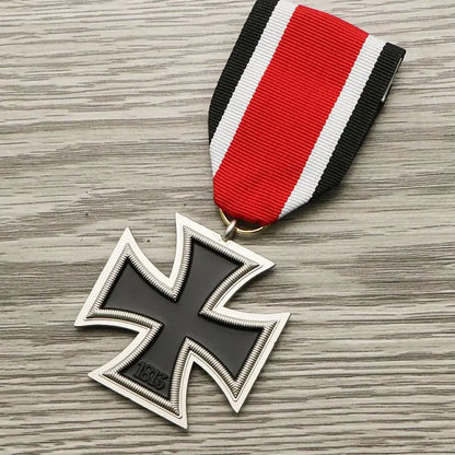 Iron Cross Second Class Oak Leaves Badge — Helmet Pendant Medal with Ribbon, Pin-Style Military Decoration Craft