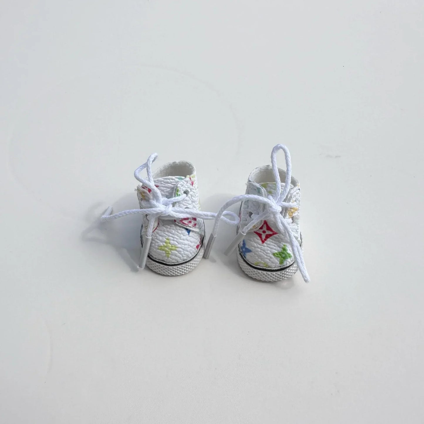 17CM LABUBU Doll Shoes – Lace-Up Printed Sneakers Pendant Accessory for Labubu Dolls