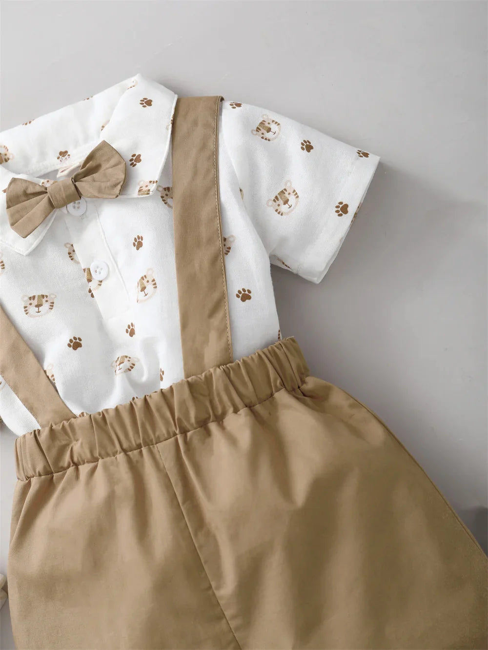 Infant Boy Outfit – Tiger Print Short Sleeve Shirt & Strap Shorts with Bow, Casual Birthday Party Suit (0-2 Years)
