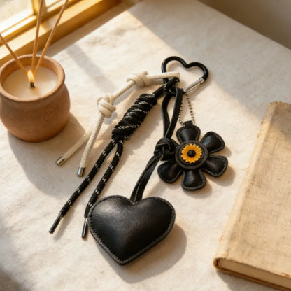 Vintage Leather Flower Heart Bag Charm Keychain – Handmade Boho Tassel Pendant for Tote Bags, Aesthetic Fashion Accessory for Women & Girls