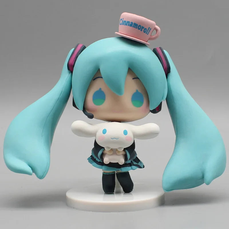 Hatsune Miku Anime Figurine – Holding Cinnamoroll, Bean-Eyed Kawaii Action Figure, Tabletop Decoration & Toy Gift for Children