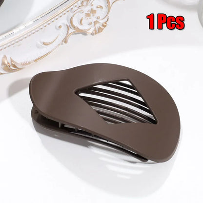Women’s Fashion Oval Leopard Flat Hair Claw Clip – Acrylic Matte Curved Barrettes for Stylish Everyday Hair Styling Accessories