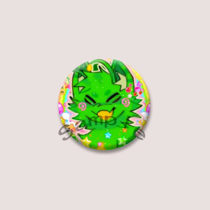 Cute Green Alien Cat Round Badge – Funny Cartoon Animal Brooch Pin for Backpack, Lapel & Gifts