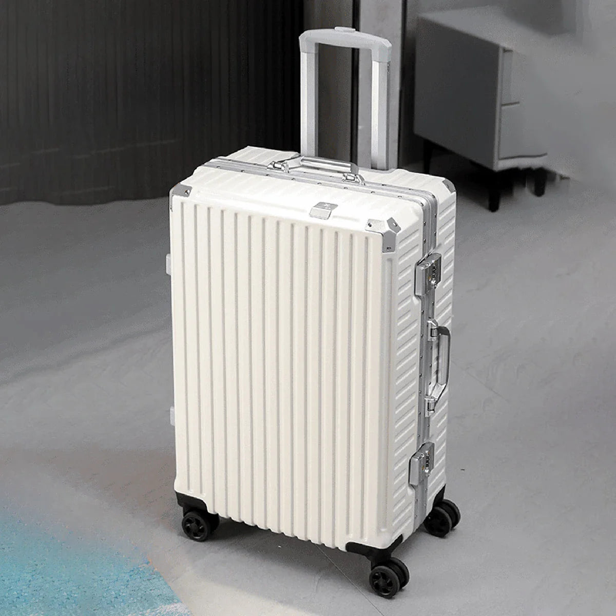 Aluminum Frame Rolling Luggage – 20/24/26/28 Inch Suitcase with USB Port, Combination Lock & Wheels