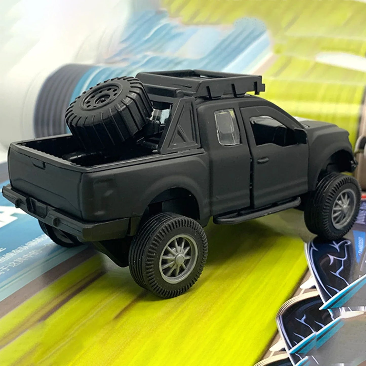 1:36 F-150 Alloy Car Model – Spring-Back Action Toy for Kids | Realistic Replica Vehicle