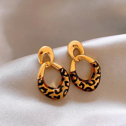 Retro Brown Resin U-Shaped Hoop Earrings — European & American Geometric Earrings for Women, Simple Fashion Jewelry Gift