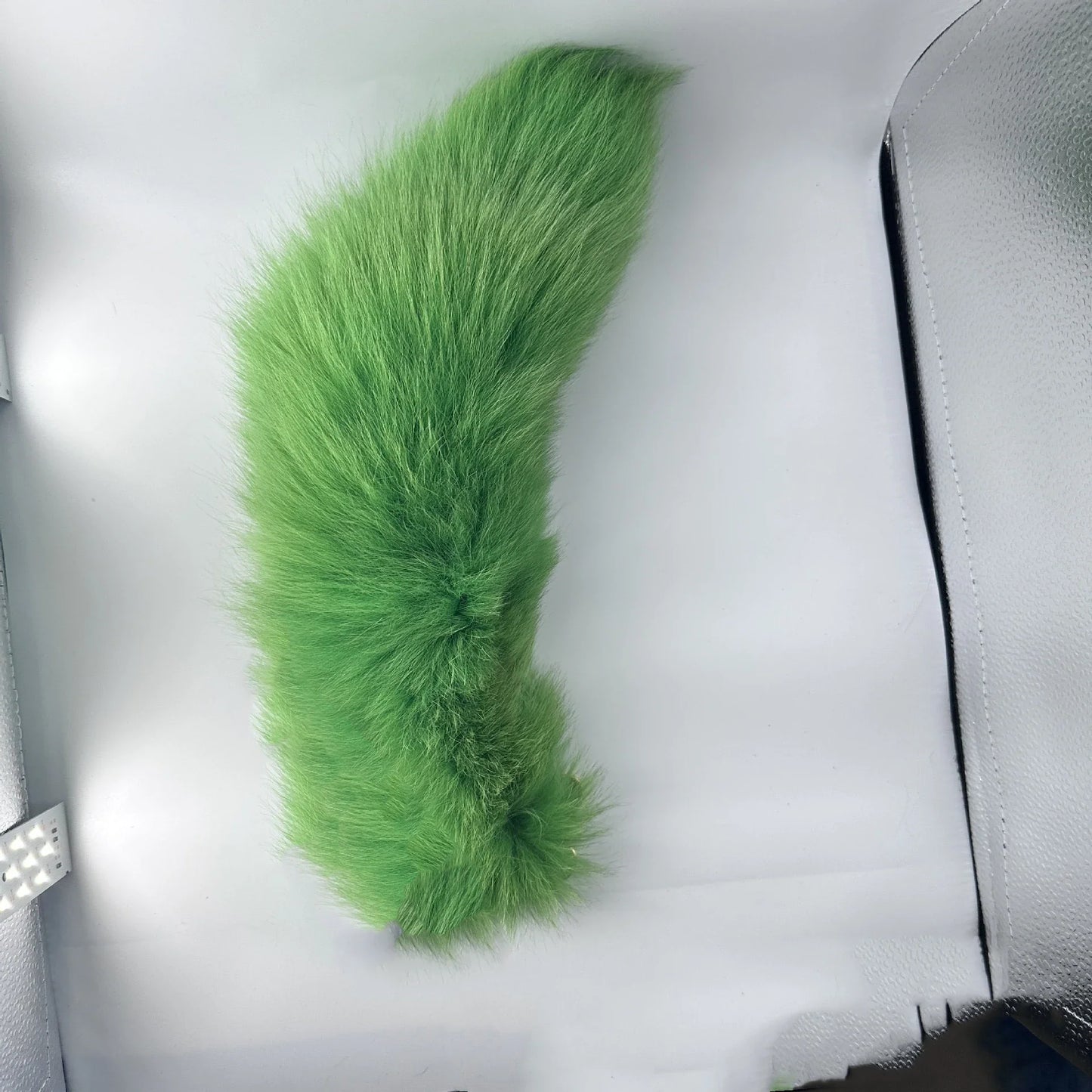 Natural Fox Fur Tail Keychain – 40cm Furry Racoon Bag Charm & Fluffy Keyring Accessory for Women