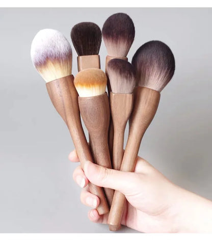 New European Vintage Wood Handle Makeup Brush – High-Quality Walnut Soft Powder, Blush & Foundation Contour Brush