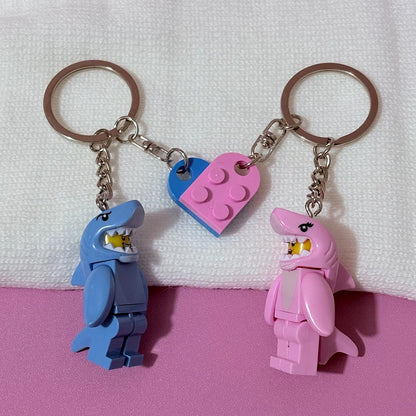 2Pcs Cartoon Shark Couple Keychains - Pink & Blue Heart-Shaped Building Block Keyrings for Friends Gifts