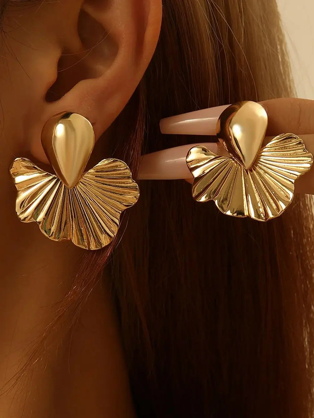 Retro Baroque Pearl Stud Earrings – Gold Irregular Alloy Jewelry for Women