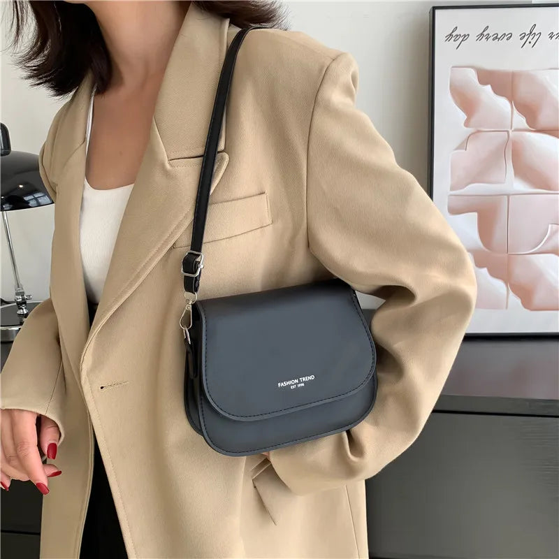 Women's Crossbody Bag – Solid Color Fashionable Retro Flipped Design, Casual and Simple Style