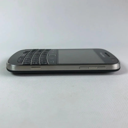 BlackBerry Bold Touch 9900 3G Unlocked Mobile Phone – QWERTY, 2.8" Screen, 5MP Camera, 8GB ROM, BlackBerryOS Dakota Magnum