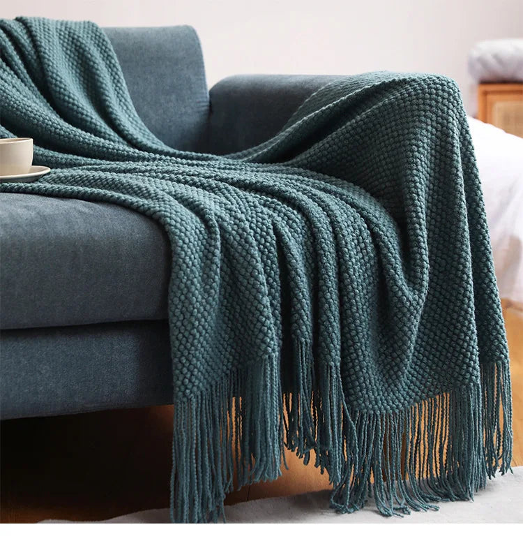 Textile City Knitted Blanket – Thick Waffle Corn Grain Embossed Throw with Tassels, Winter Warm Bedspread 130x240cm