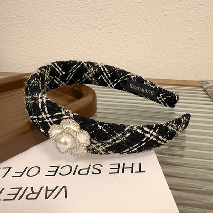 Black & White Camellia Embroidery Hairband – Woolen Weave Padded Headband for Women, French Fashion, Autumn/Winter 2023