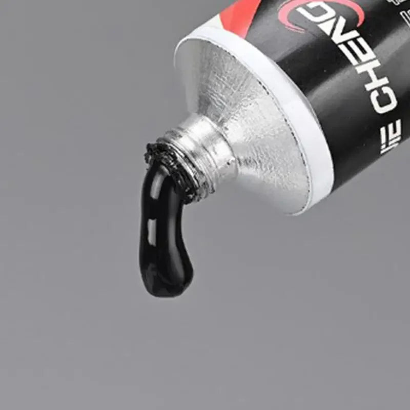 50ML Automotive Waterproof Sealant Glue – High Temperature Car Sunroof & Chassis Repair Adhesive for Sealing Strips & Components
