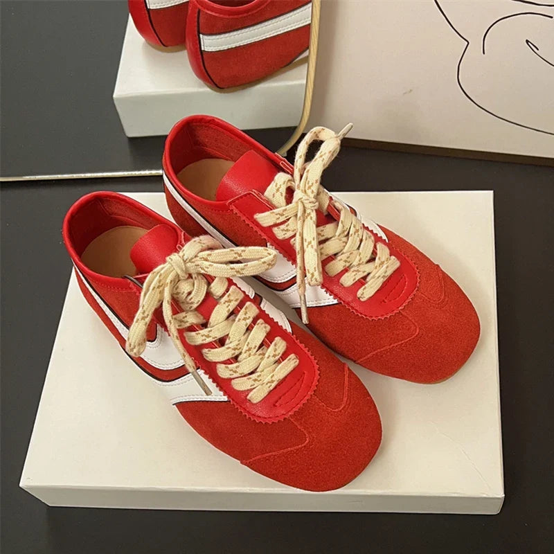 German 2025 Women’s Leather Sneakers — Retro Lace-Up Flat Training Shoes, Large Size Forrest Gump Style