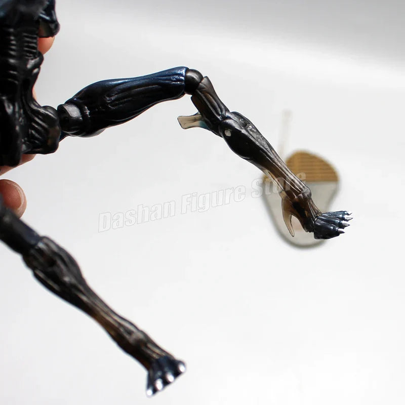 Yamaguchi Alien vs. Predator Action Figure #018 – 20cm Xenomorph Alien Queen PVC Collectible Toy