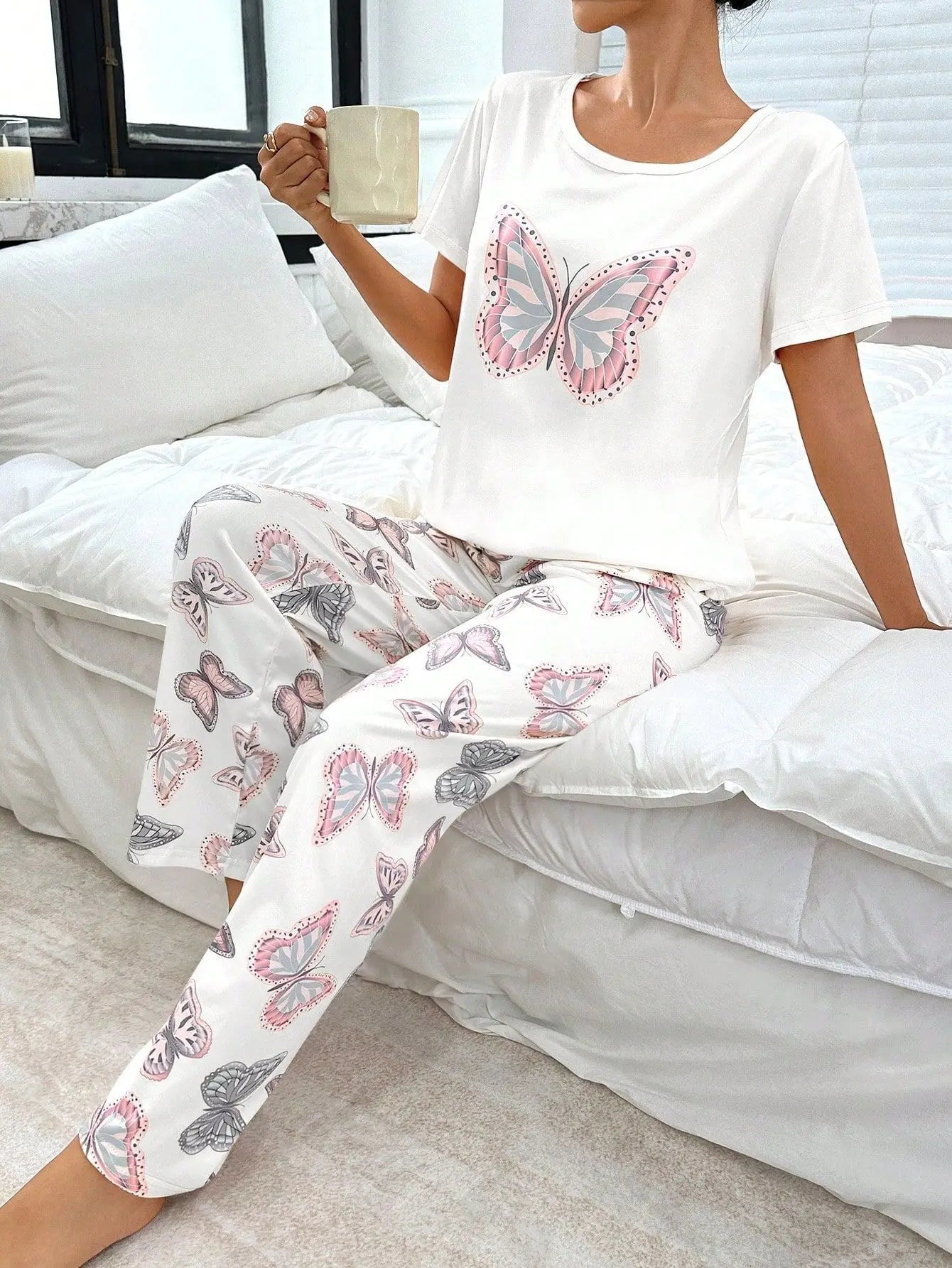 Women's Butterfly Print Pajama Set - 2-Piece Short Sleeve Top and Trousers Sleepwear